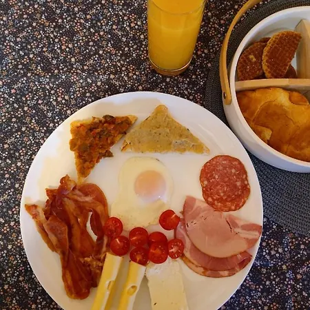 וילה Cheerful 2 Bedroom And Lounge Town House With Free Parking בוקרשט