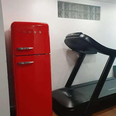 Cheerful 2 Bedroom And Lounge Town House With Free Parking * Bucharest
