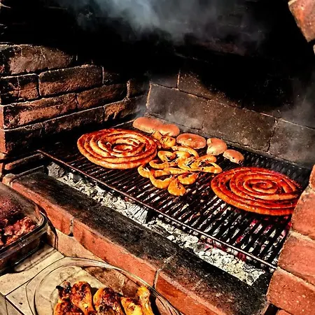 Cheerful 2 Bedroom And Lounge Town House With Free Parking Villa Bucarest