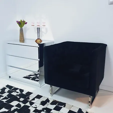 Villa Cheerful 2 Bedroom And Lounge Town House With Free Parking *