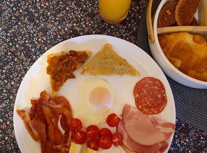 Villa Cheerful 2 Bedroom And Lounge Town House With Free Parking Bukarest