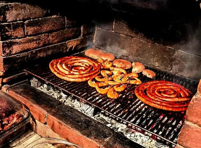 Cheerful 2 Bedroom And Lounge Town House With Free Parking Villa Bukarest