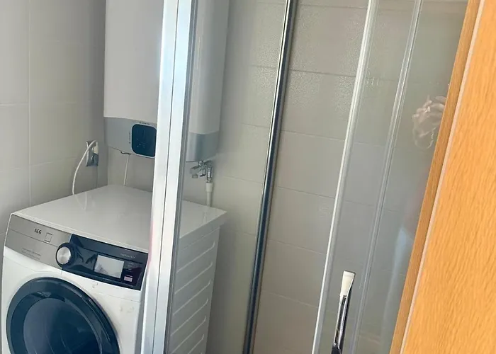 Villa Cheerful 2 Bedroom And Lounge Town House With Free Parking