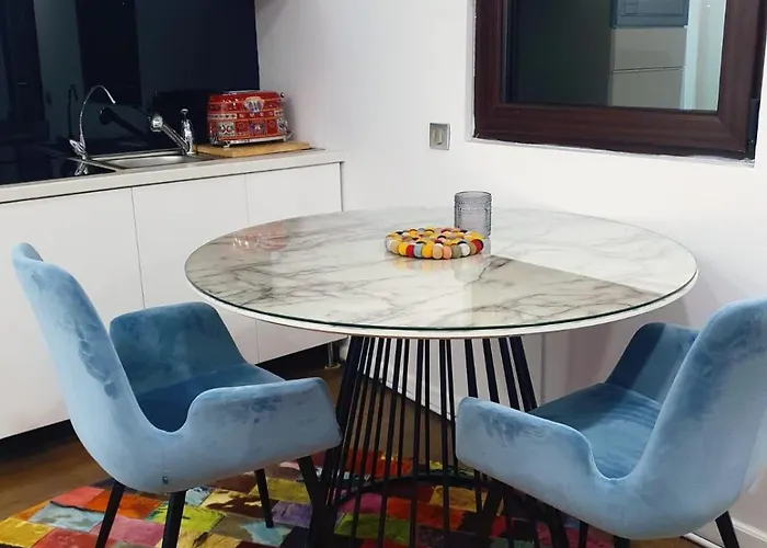 Villa Cheerful 2 Bedroom And Lounge Town House With Free Parking *