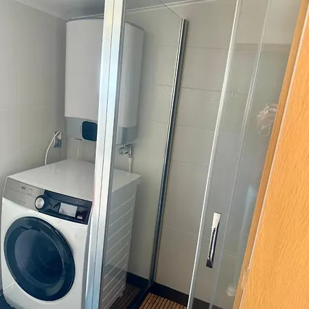 Vila Cheerful 2 Bedroom And Lounge Town House With Free Parking